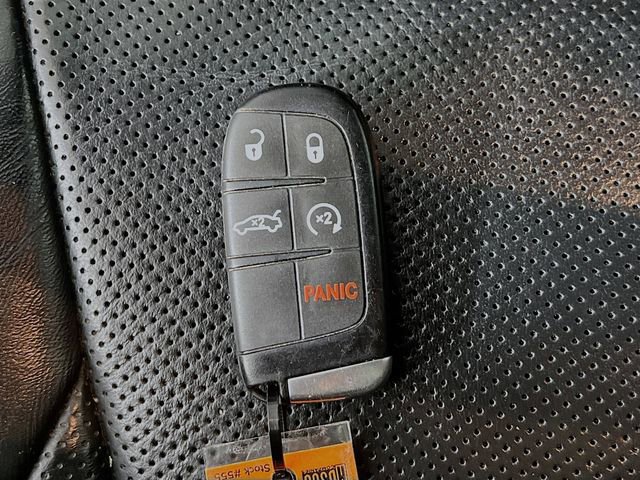 Used 2019 Chrysler 300 Limited RWD image 12