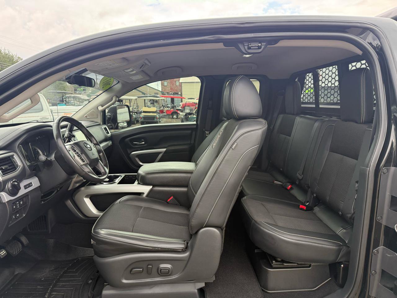 Used 2017 Nissan Titan PRO-4X image 28