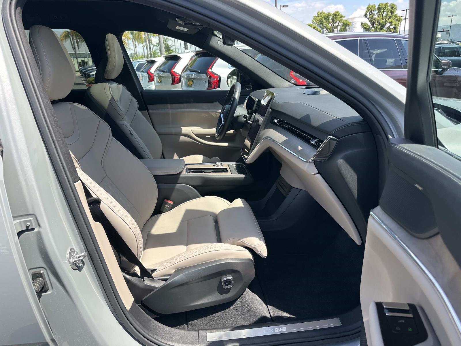 Certified 2025 Volvo EX90 Plus AWD/4WD image 26