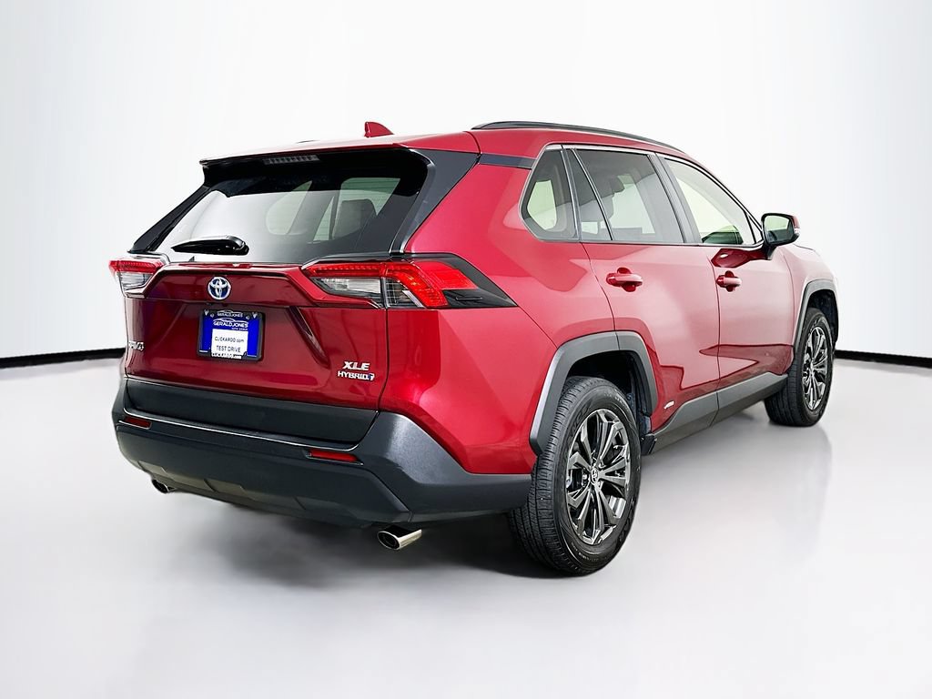Used 2022 Toyota RAV4 XLE Premium AWD/4WD image 7