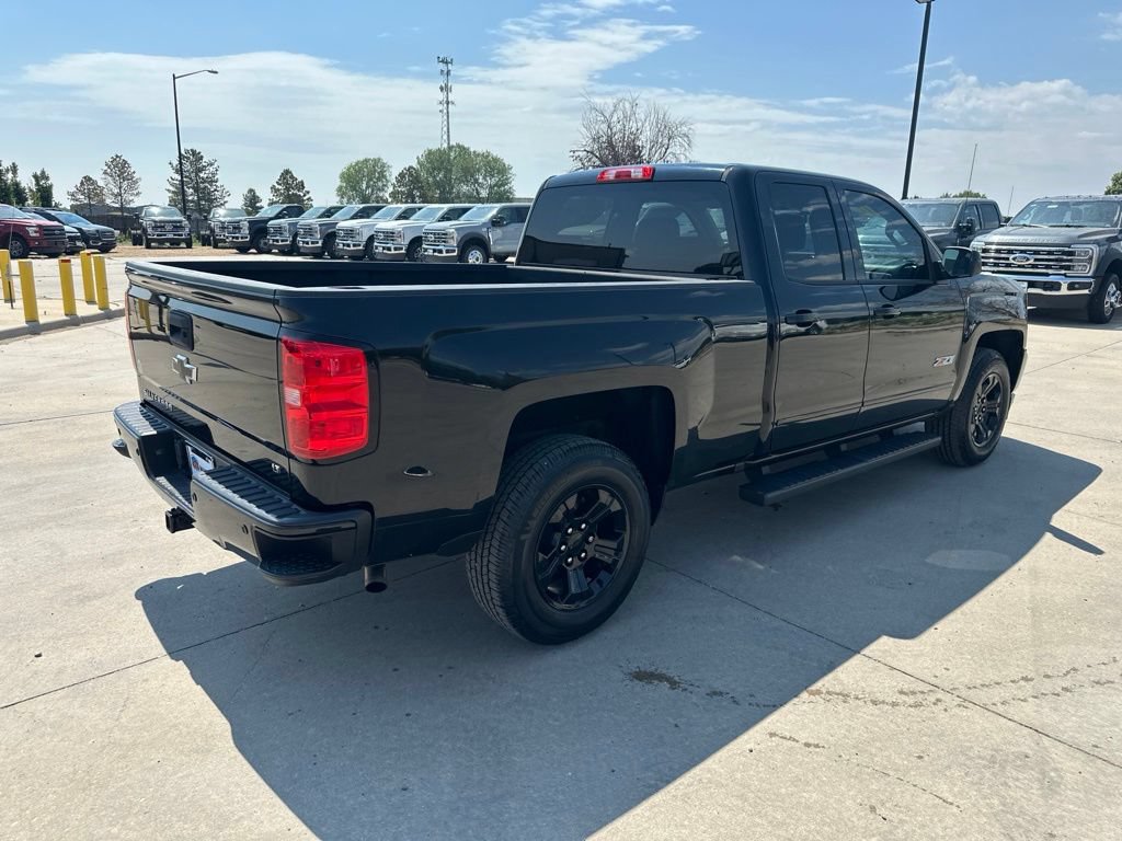 Certified 2017 Chevrolet Silverado 1500 LT w/ Midnight Edition AWD/4WD image 30