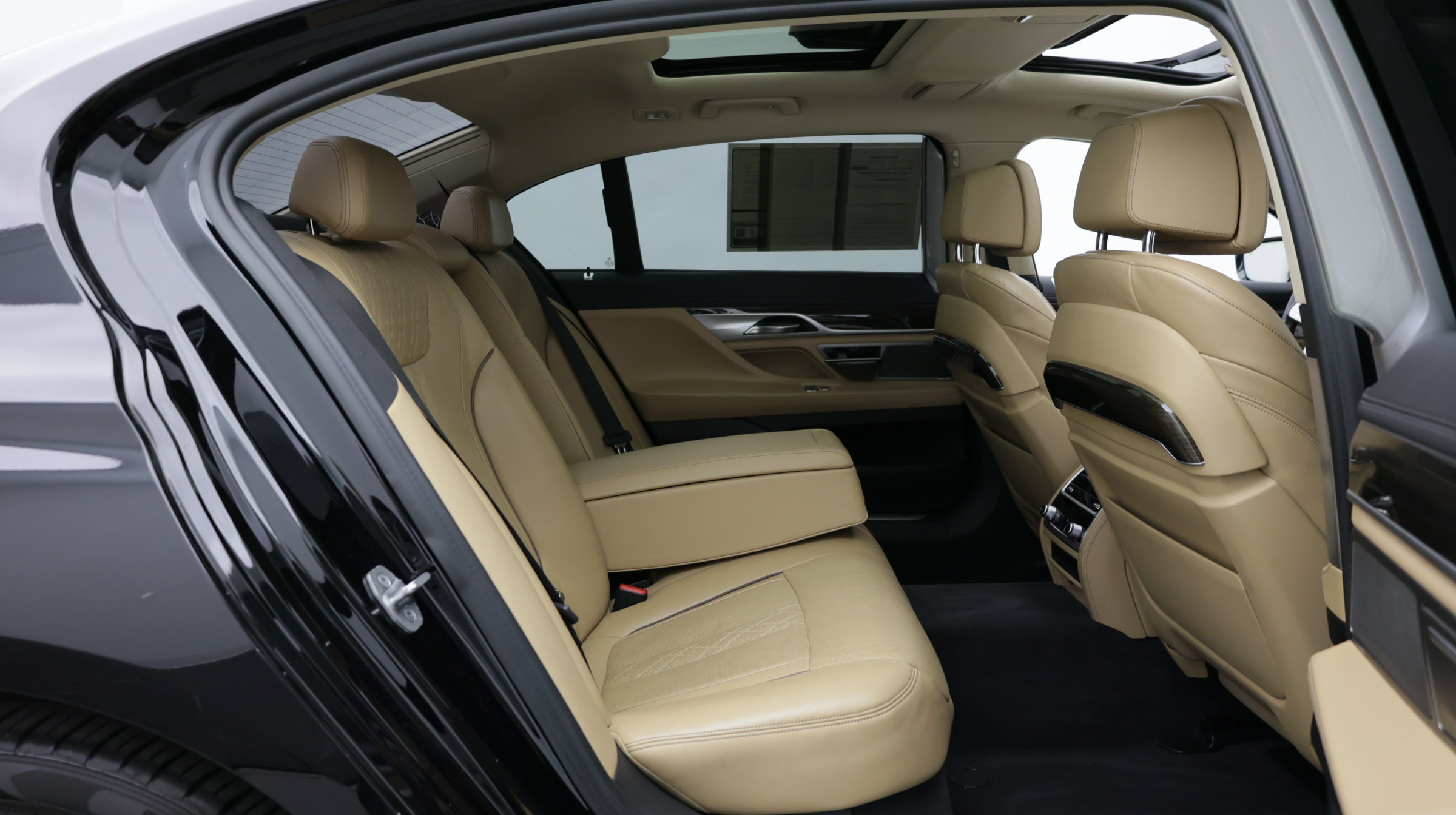 Used 2022 BMW 740i w/ Premium Package RWD image 42