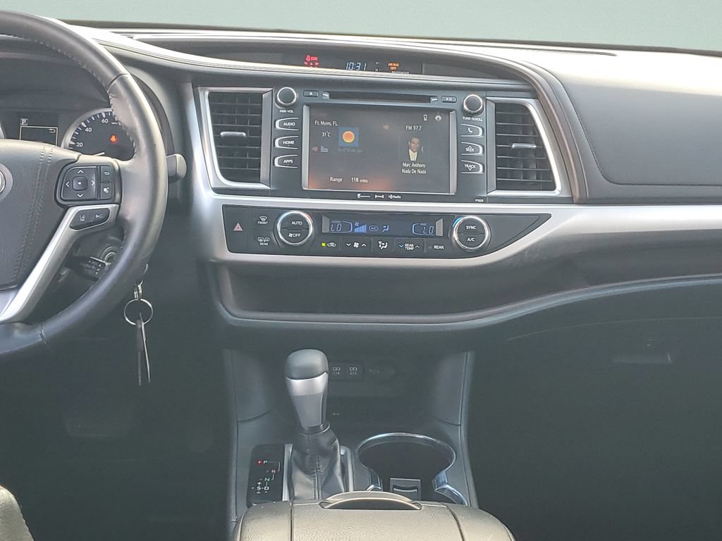Used 2018 Toyota Highlander Plus FWD image 15