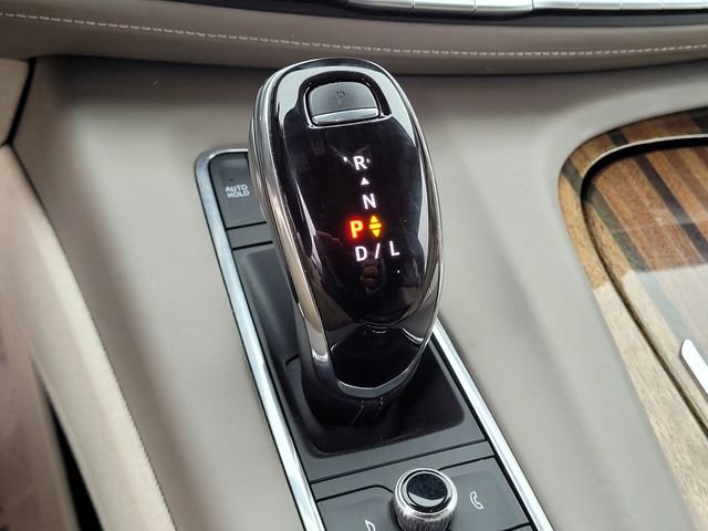 Certified 2021 Cadillac Escalade Sport Platinum w/ LPO, ONYX Package image 19