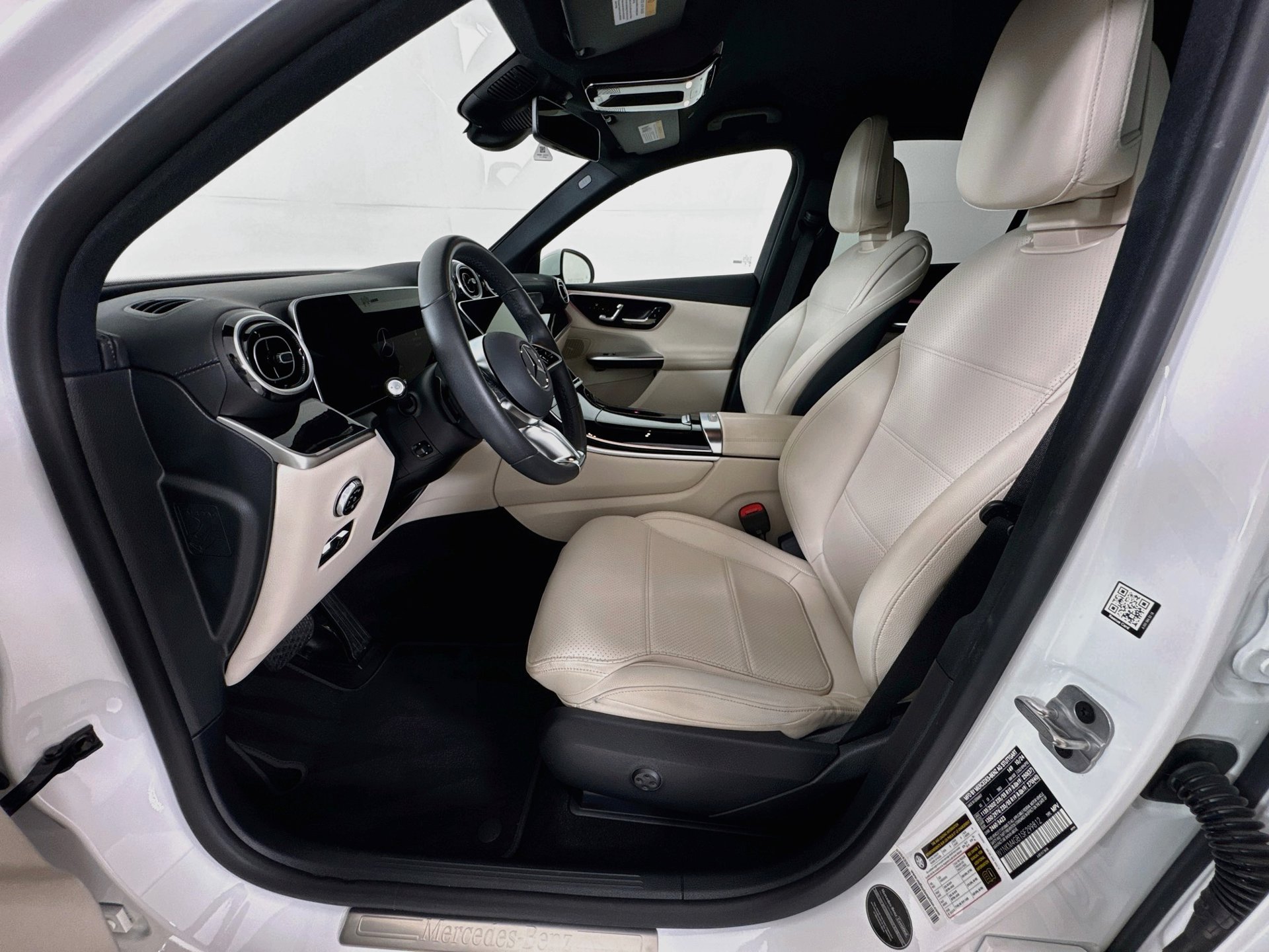 Certified 2025 Mercedes-Benz GLC 300 image 22