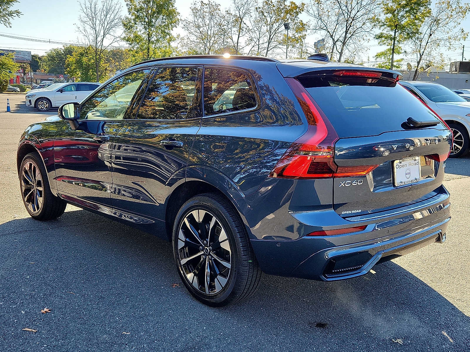 Used 2027 Volvo XC60 B5 Plus AWD/4WD image 4