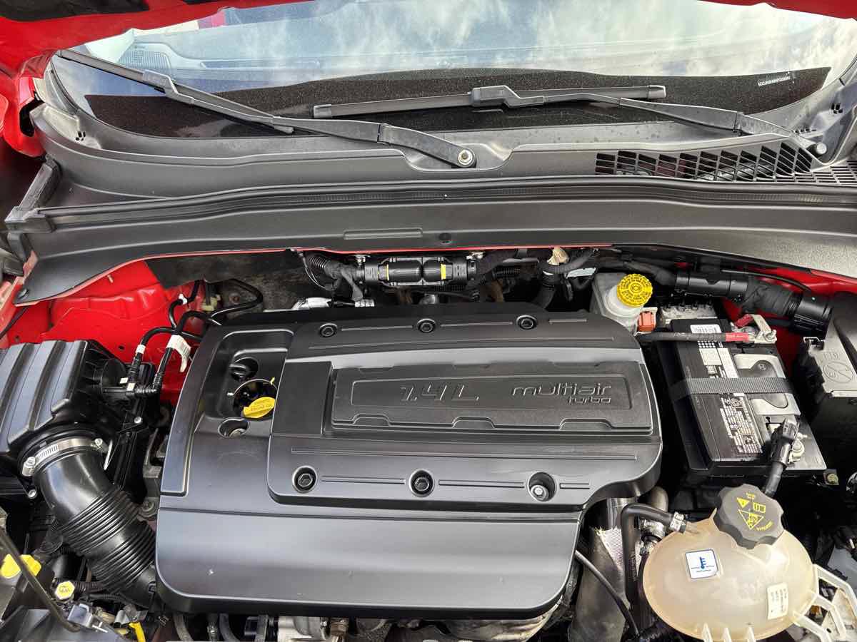 Used 2017 Jeep Renegade Altitude FWD image 19