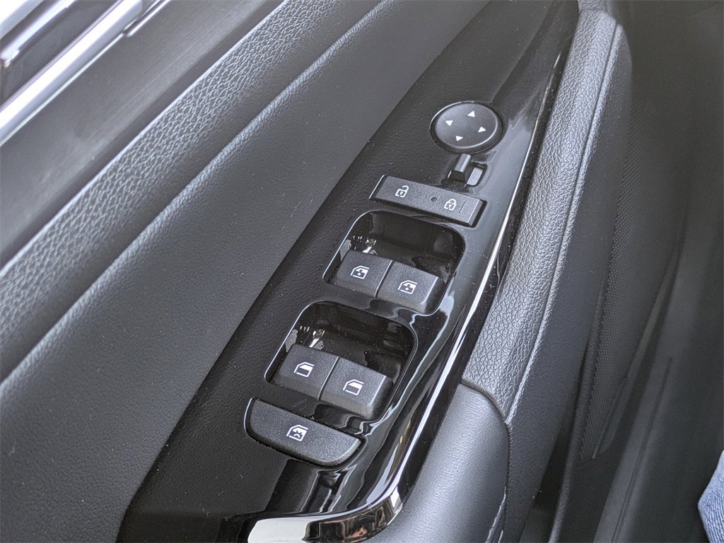 Used 2025 Kia Sportage EX image 23