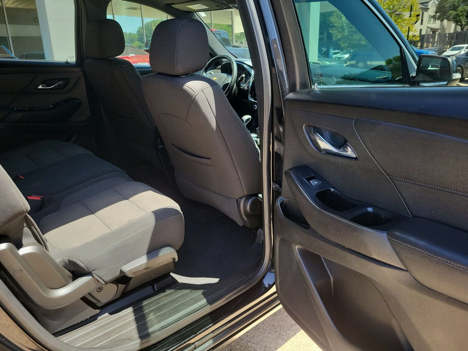 Used 2023 Chevrolet Traverse LT FWD image 25