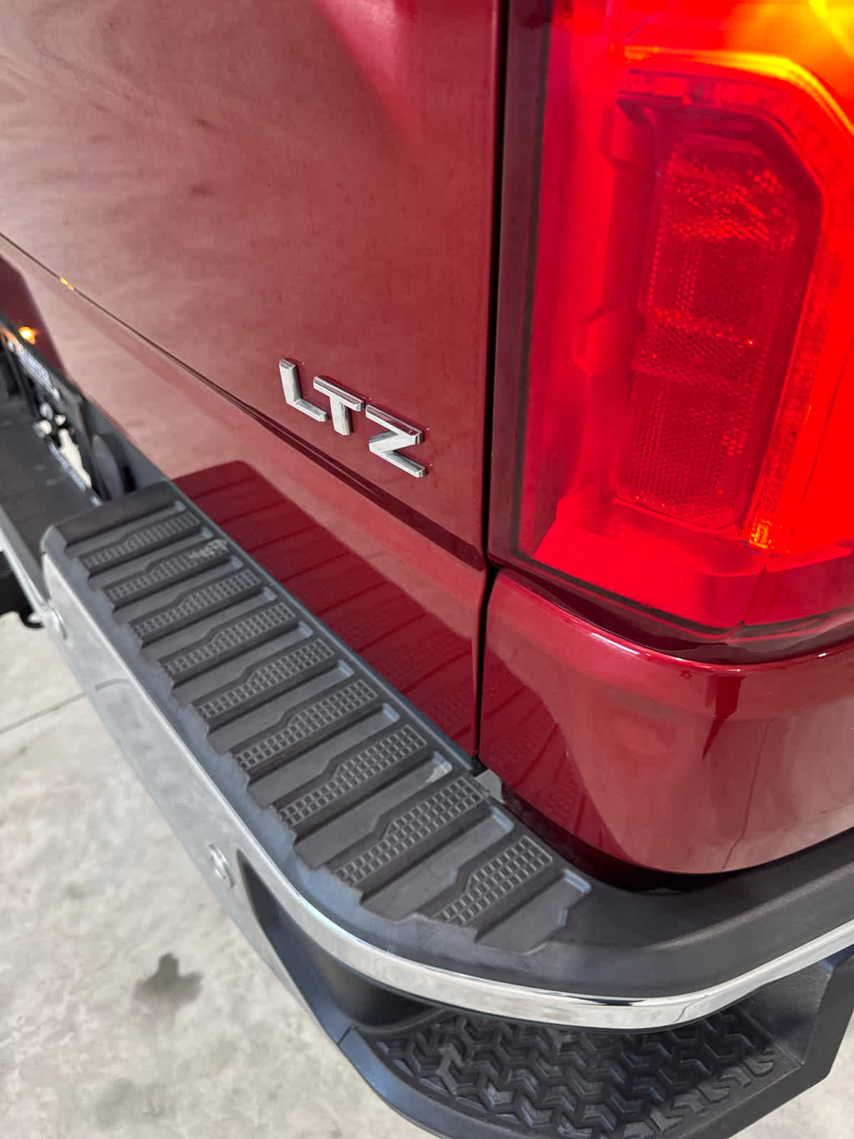 Used 2022 Chevrolet Silverado 1500 LTZ w/ LTZ Premium Package image 7