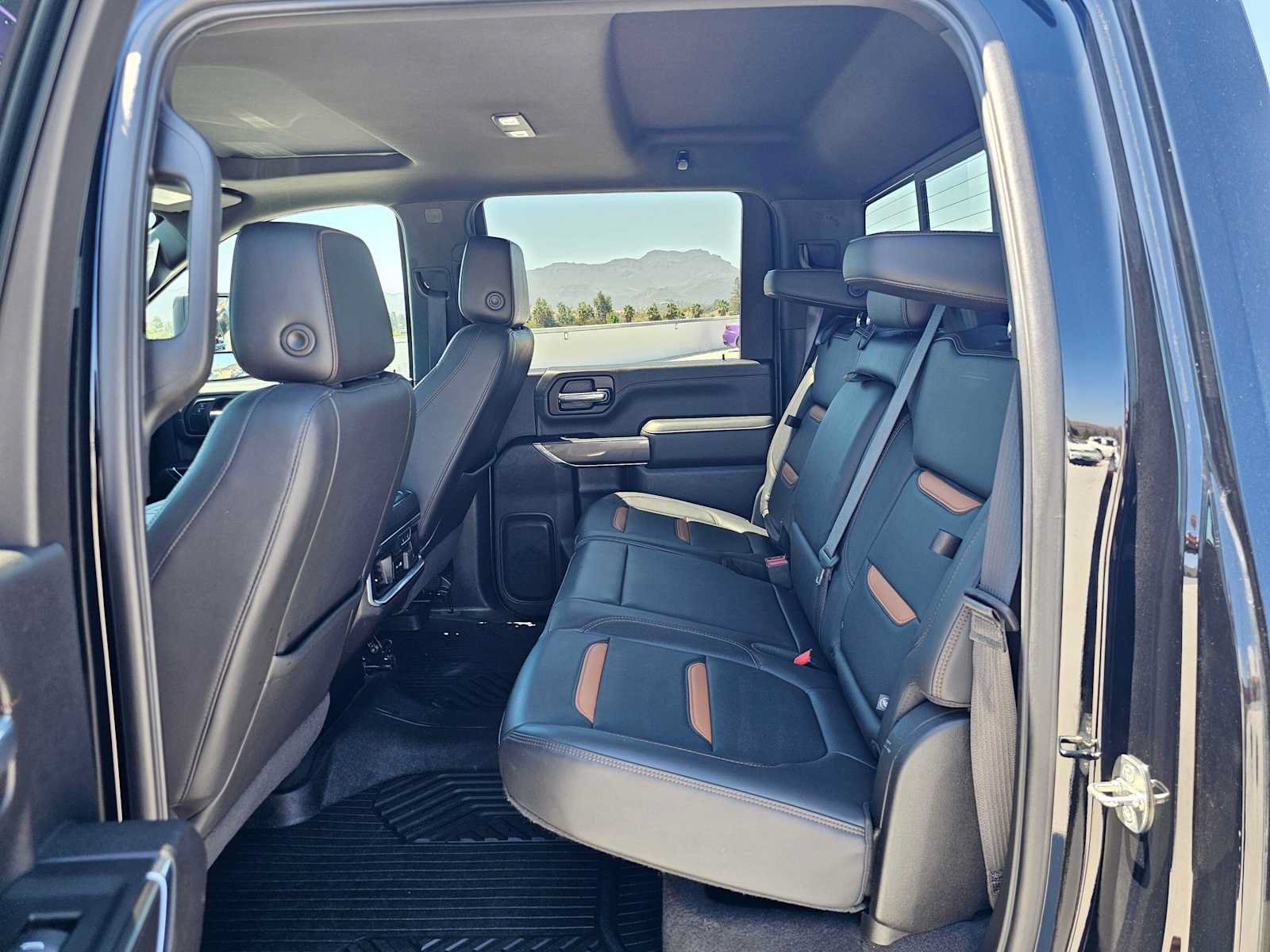 Used 2020 GMC Sierra 2500 AT4 w/ AT4 Premium Package AWD/4WD image 17