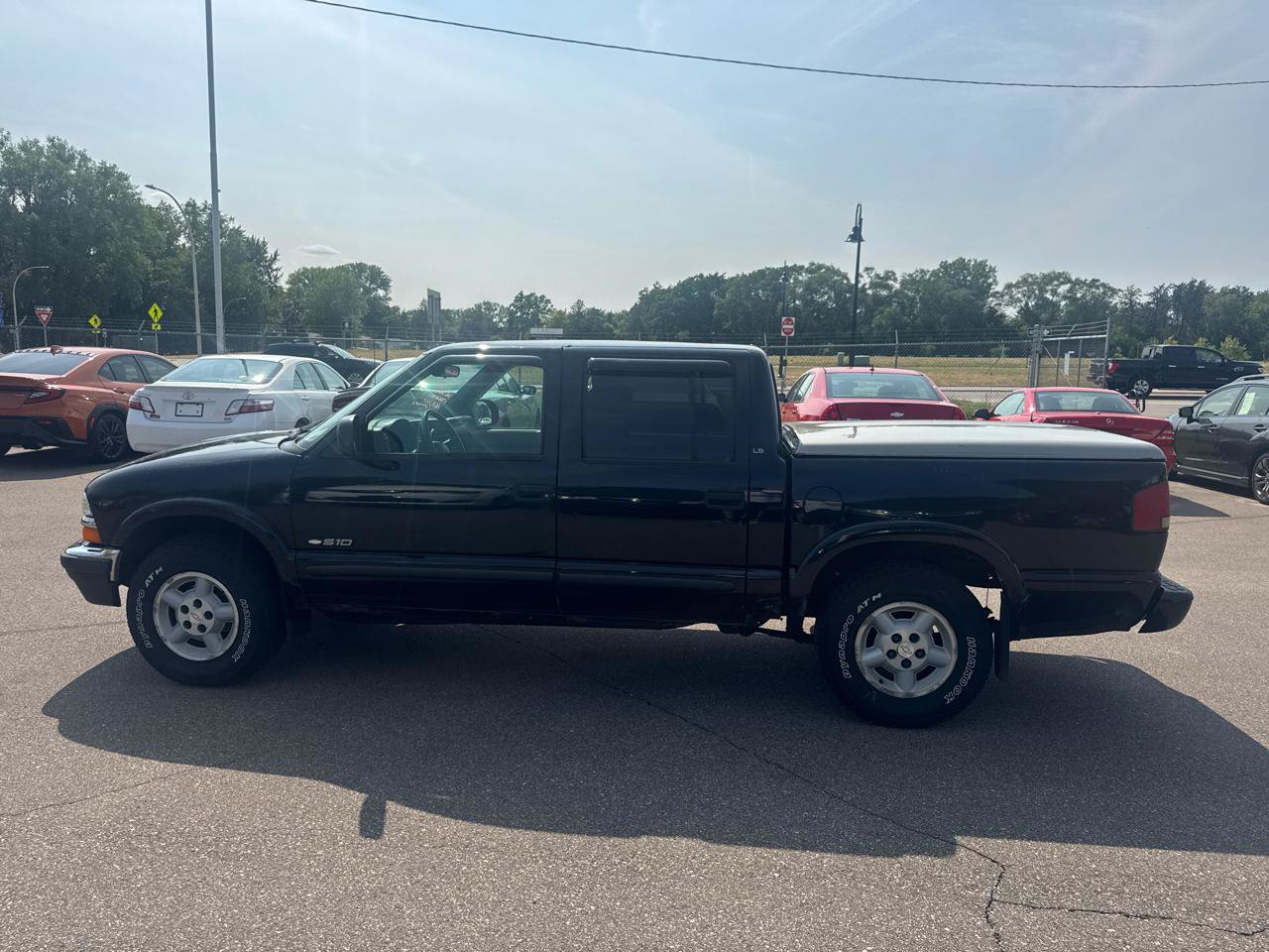 Used 2001 Chevrolet S10 Pickup LS w/ Cold-Climate Pkg AWD/4WD image 8