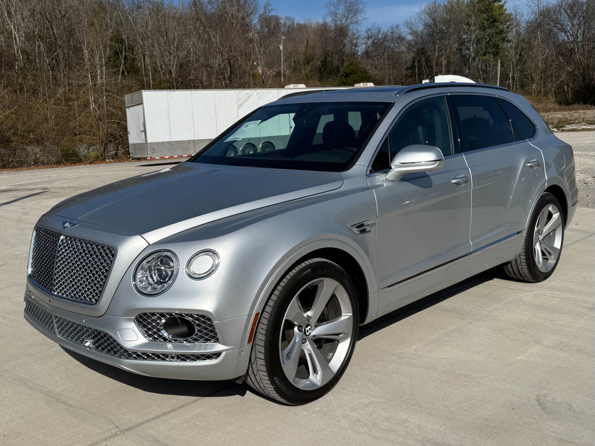 Used 2018 Bentley Bentayga image 2