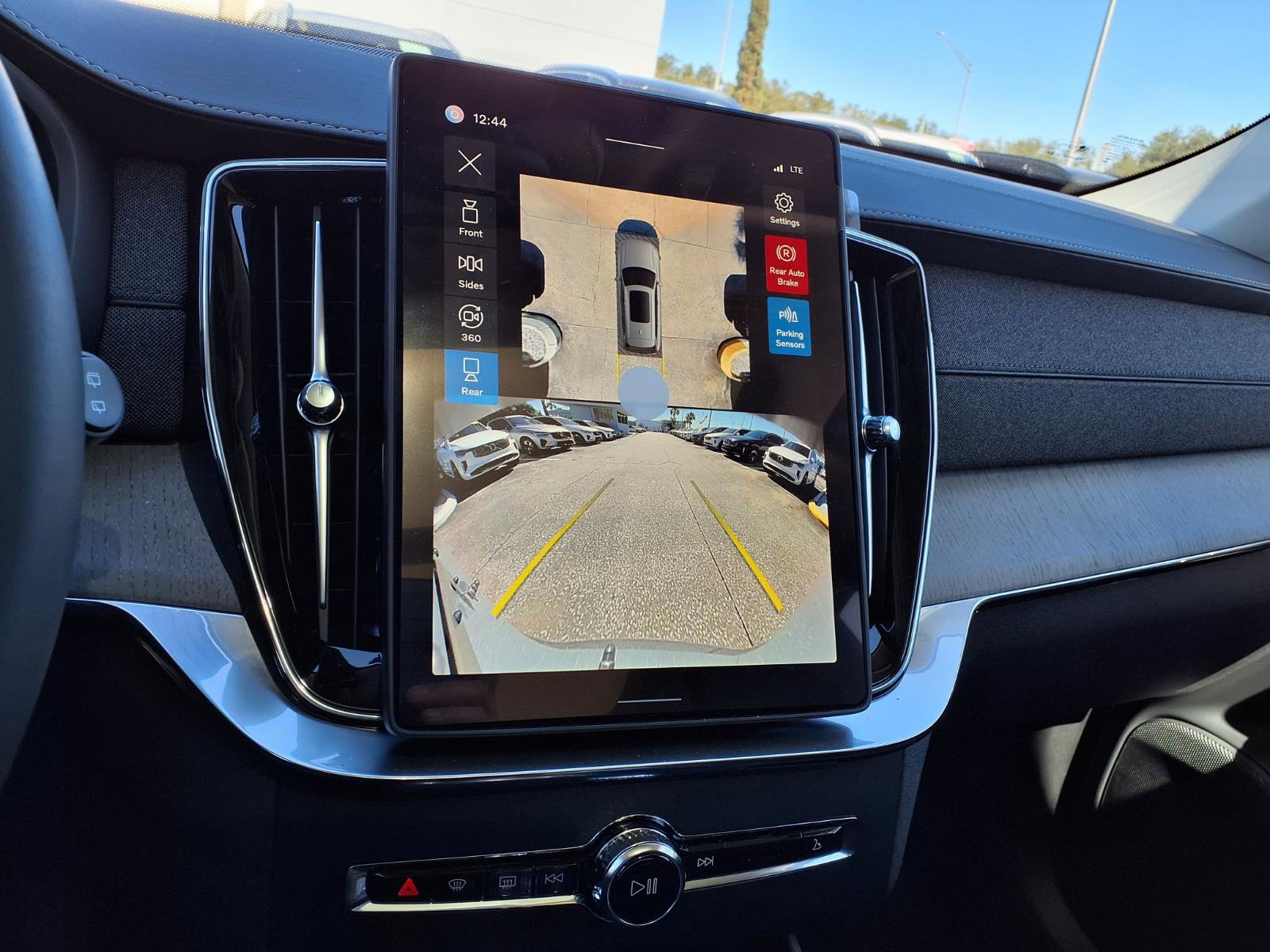 New 2026 Volvo XC90 T8 Ultra w/ Protection Package Premier image 17