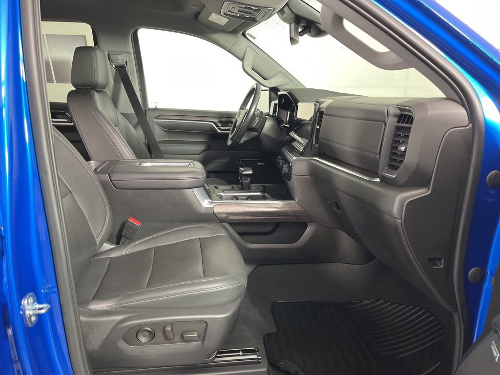 Used 2022 Chevrolet Silverado 1500 LTZ w/ LTZ Convenience Package II AWD/4WD image 10