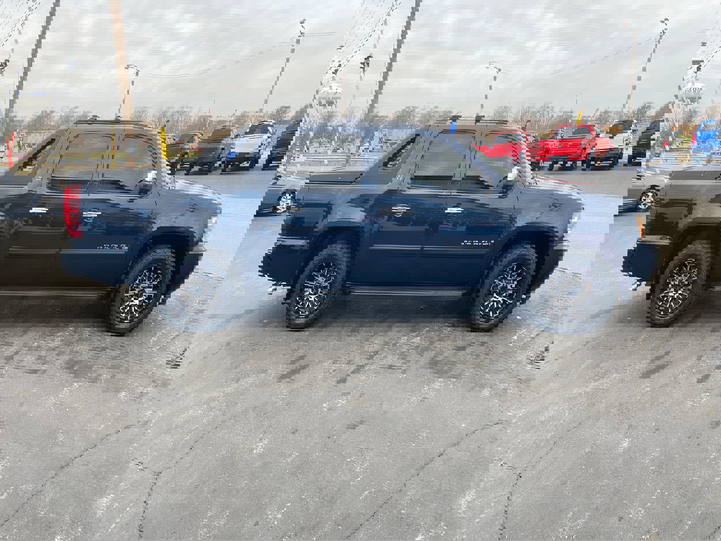 Used 2008 Chevrolet Avalanche LTZ w/ LTZ Preferred Equipment Group image 4