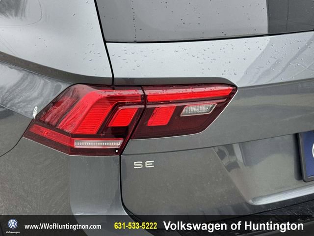Certified 2023 Volkswagen Tiguan SE R-Line image 9