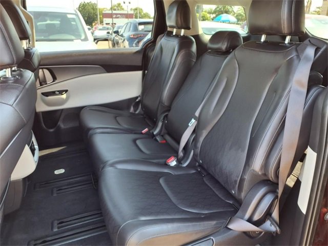 Used 2024 Kia Carnival LX image 8