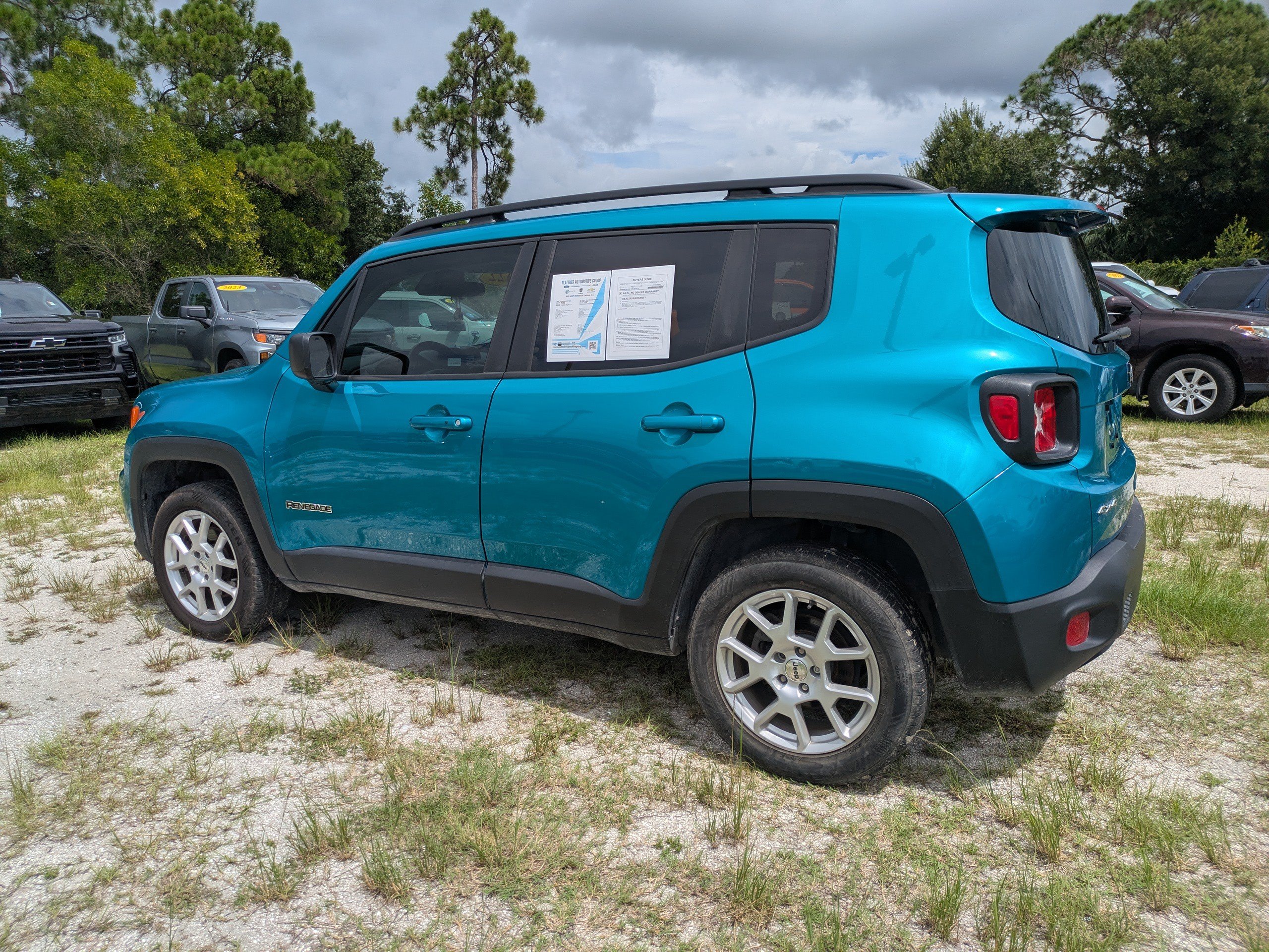 Used 2022 Jeep Renegade Latitude AWD/4WD image 6