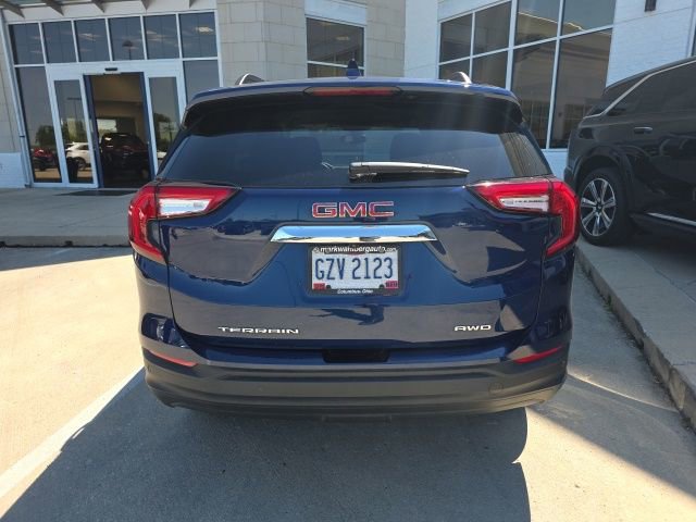 Used 2023 GMC Terrain SLE w/ Driver Convenience Package AWD/4WD image 4