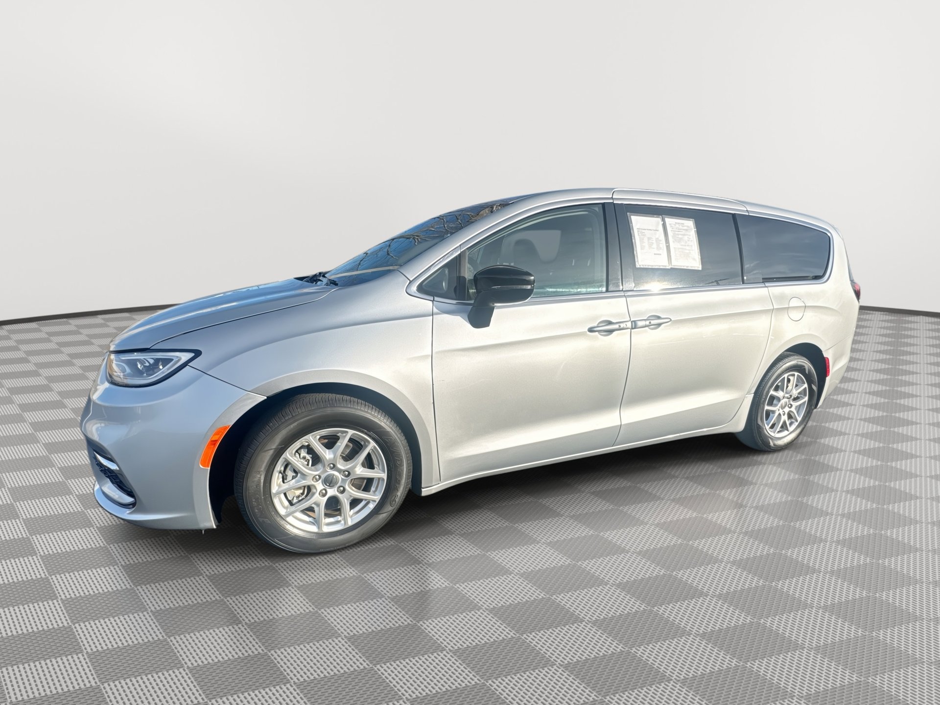 Used 2023 Chrysler Pacifica Touring-L
