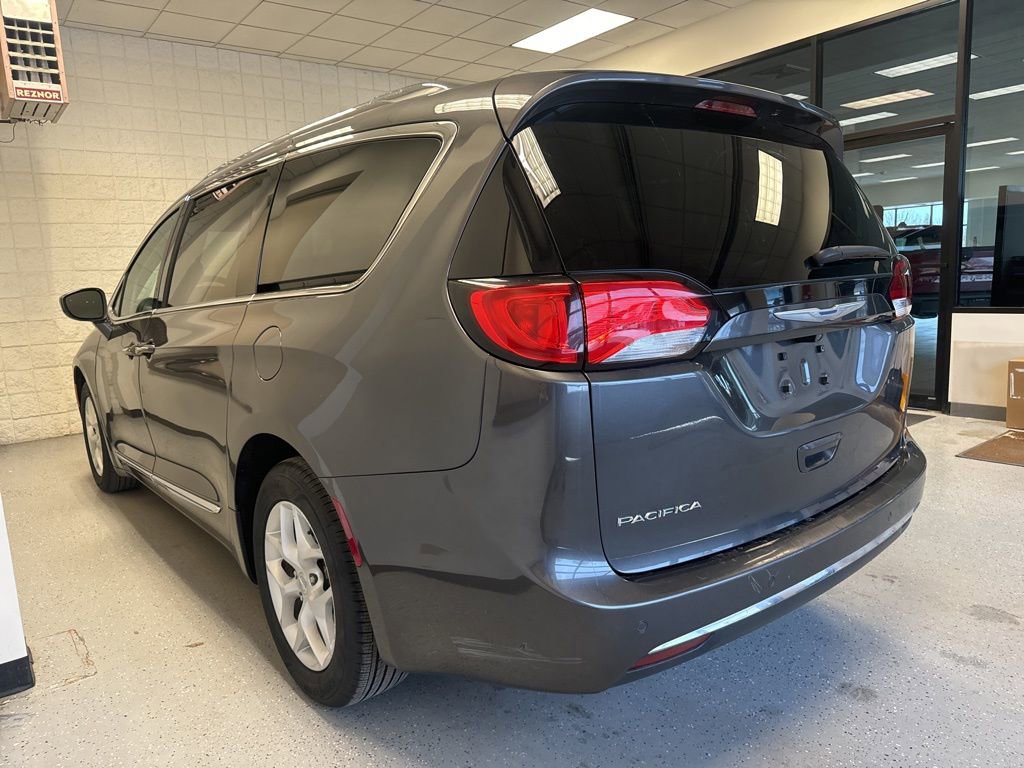 Used 2017 Chrysler Pacifica Touring-L Plus FWD image 3