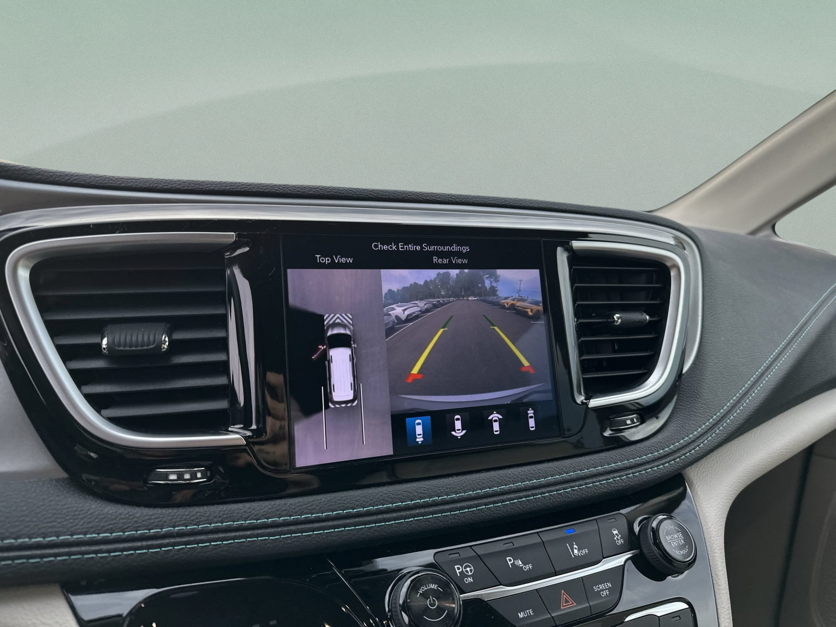 Used 2018 Chrysler Pacifica Limited w/ Advanced Safetytec Group FWD image 21