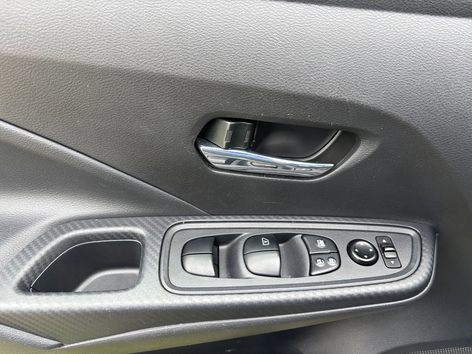Used 2025 Nissan Versa SV FWD image 18