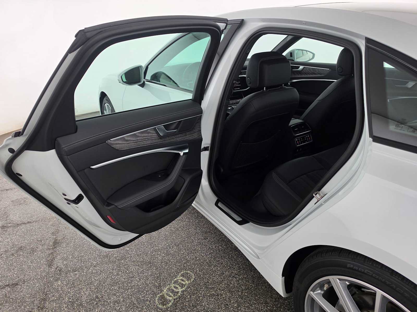 Used 2025 Audi A6 Premium Plus w/ Premium Plus Package AWD/4WD image 15