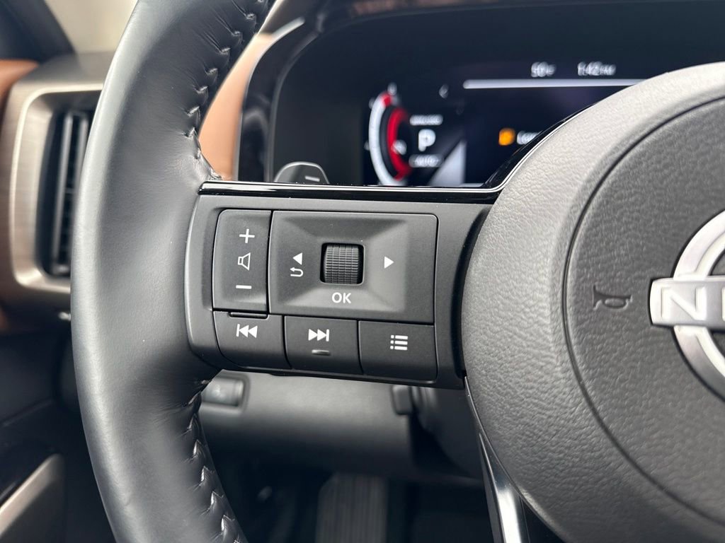 Used 2025 Nissan Pathfinder Platinum image 23