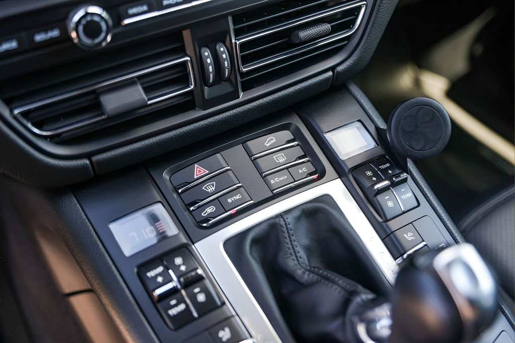 Used 2020 Porsche Macan S image 19