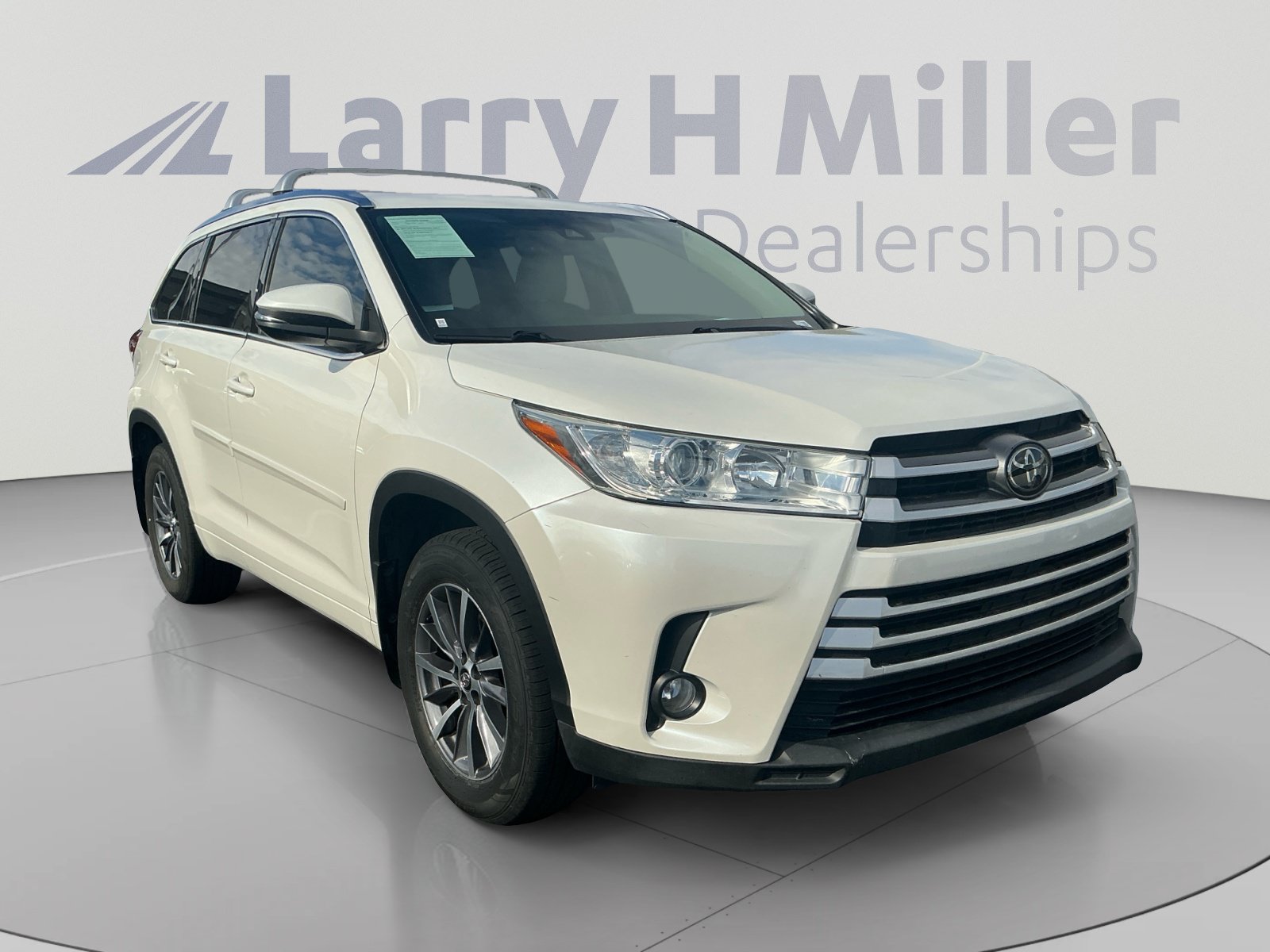 Used 2017 Toyota Highlander XLE AWD/4WD image 7
