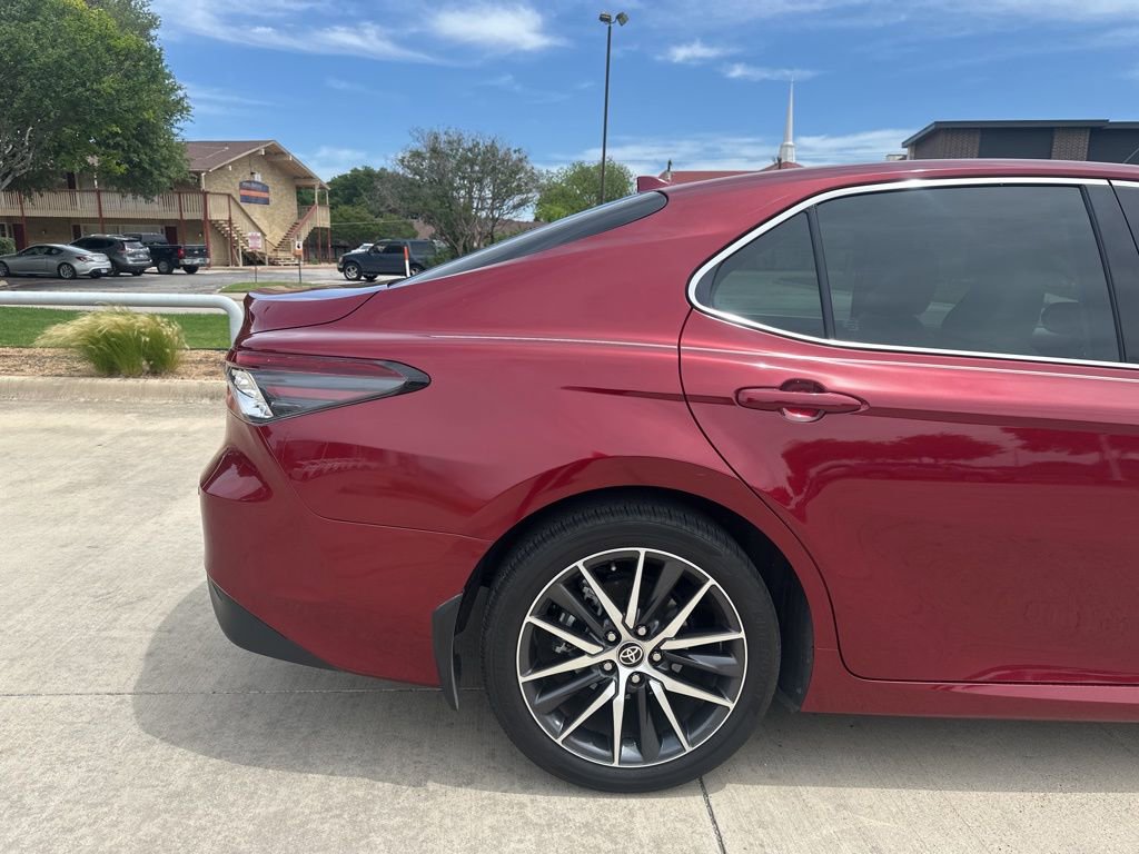 Used 2021 Toyota Camry XLE w/ Navigation Upgrade Package FWD image 9