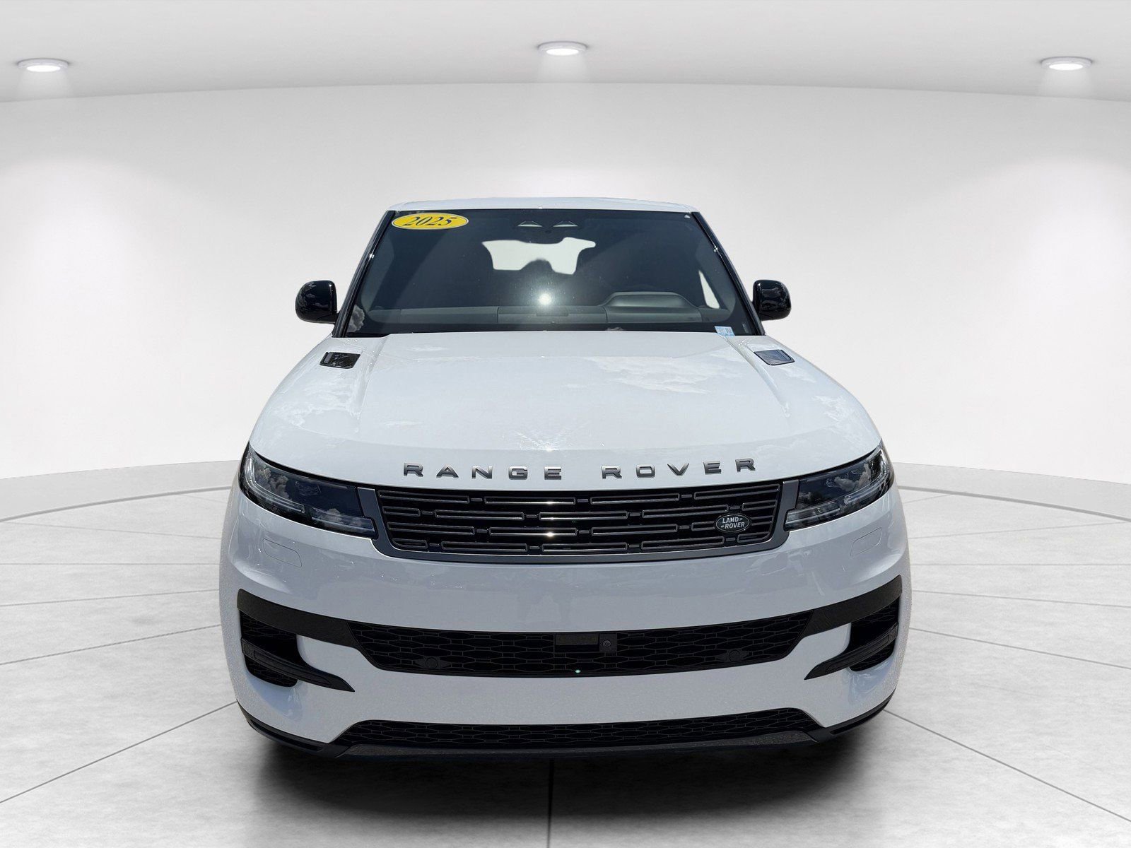 Used 2025 Land Rover Range Rover Sport AWD/4WD image 2