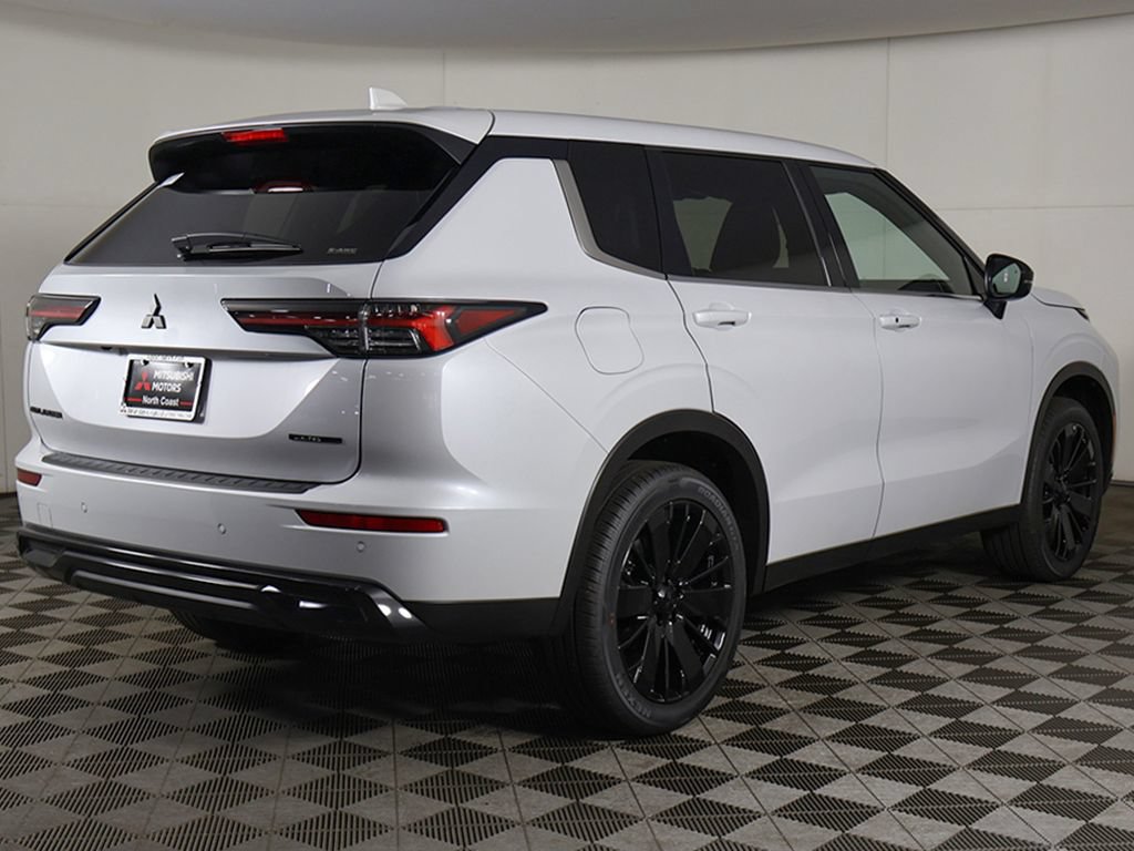 New 2026 Mitsubishi Outlander LE AWD/4WD image 10