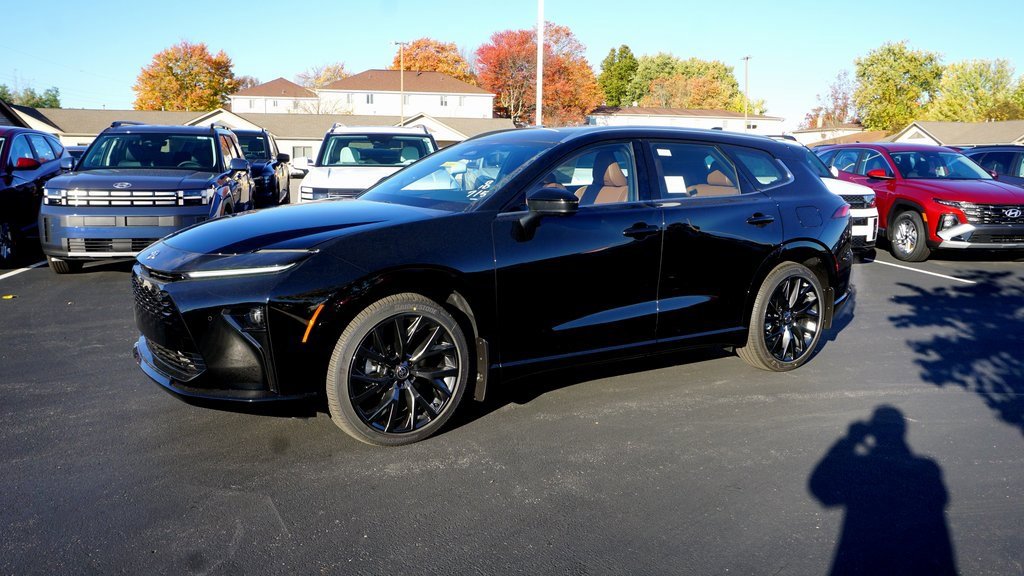 New 2025 Toyota Crown Signia image 2