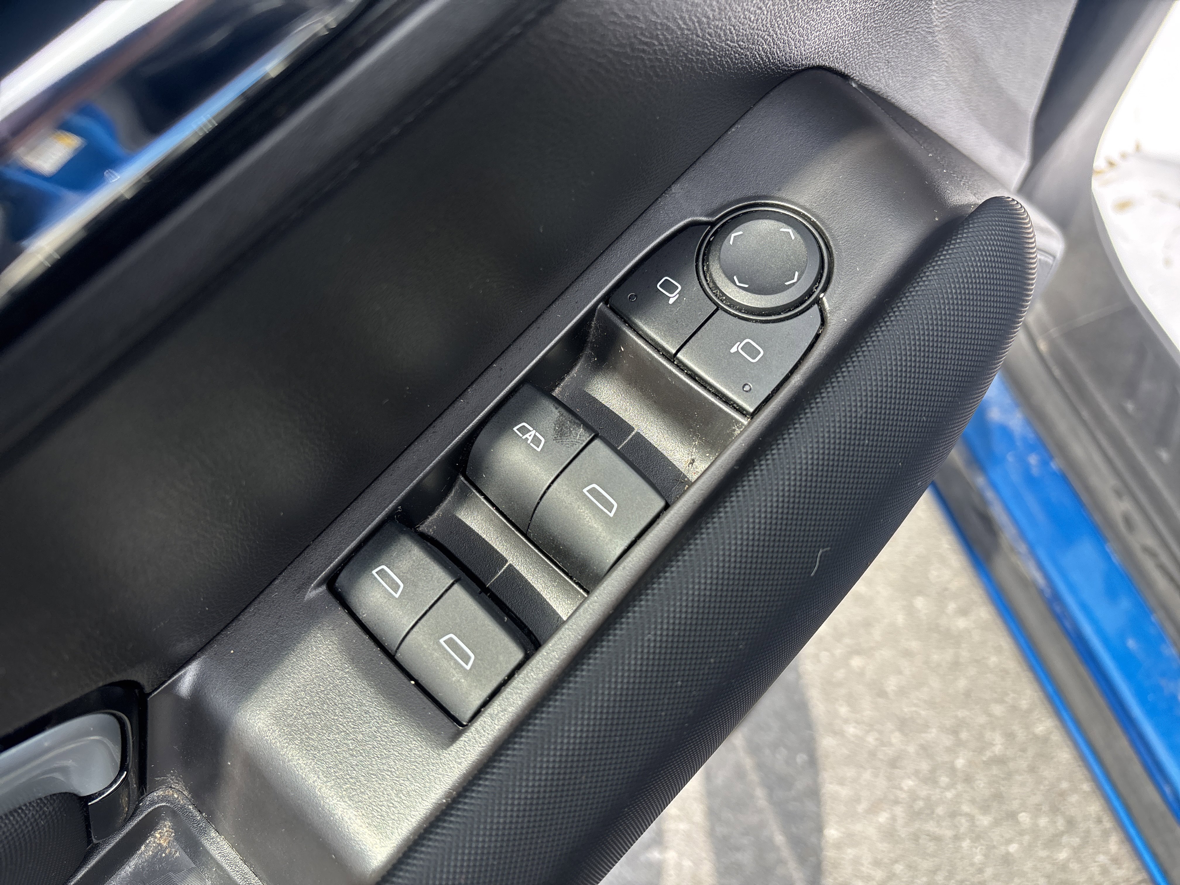 Used 2024 Chevrolet Colorado Z71 w/ Advanced Trailering Package AWD/4WD image 16