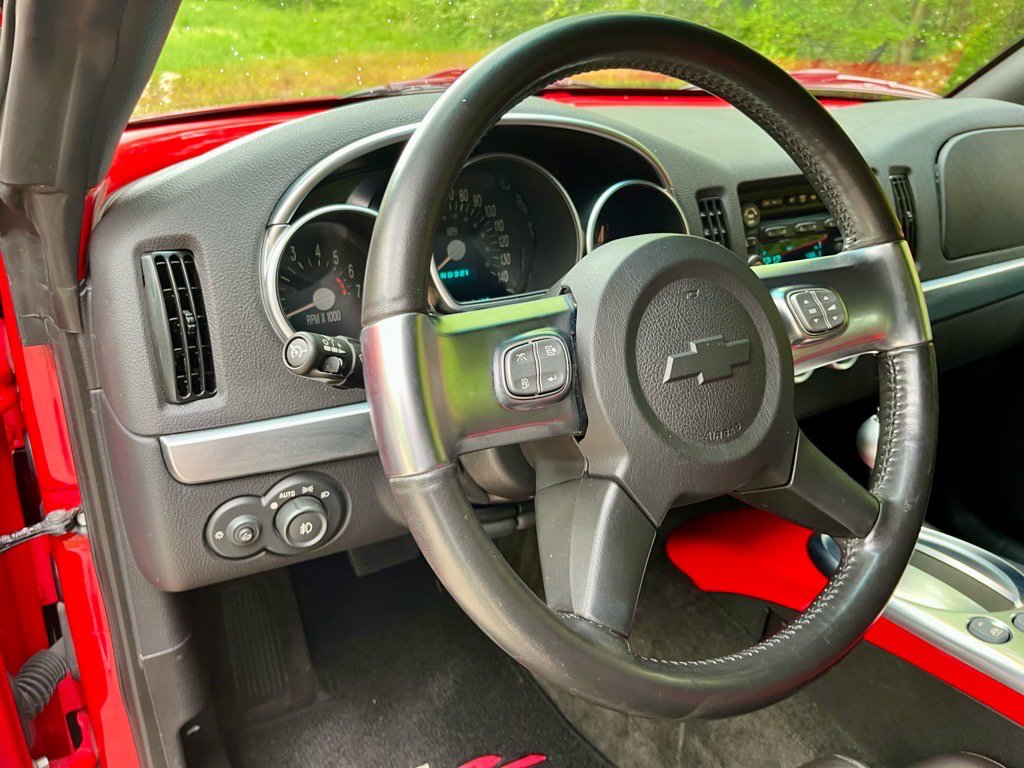 Used 2004 Chevrolet SSR w/ Preferred Equipment Group RWD image 26