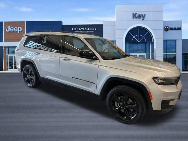 Used 2023 Jeep Grand Cherokee L Laredo image 9