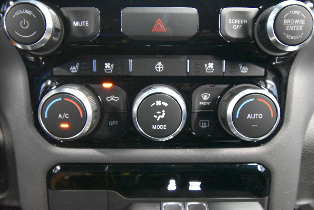 Used 2024 RAM 1500 Laramie AWD/4WD image 17