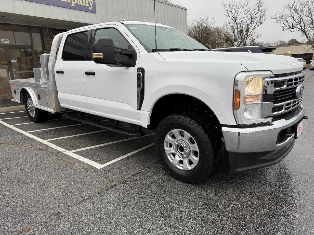 Used 2024 Ford F350 XLT image 3