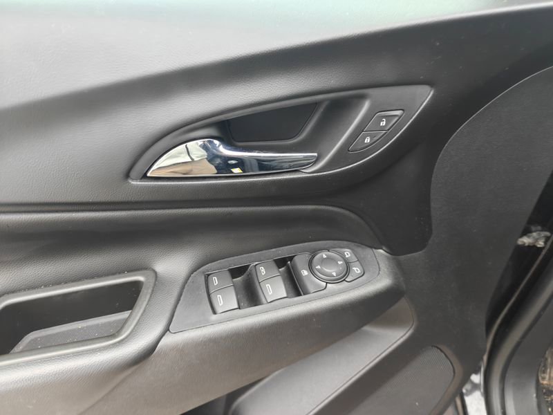 Used 2018 Chevrolet Equinox LT image 14