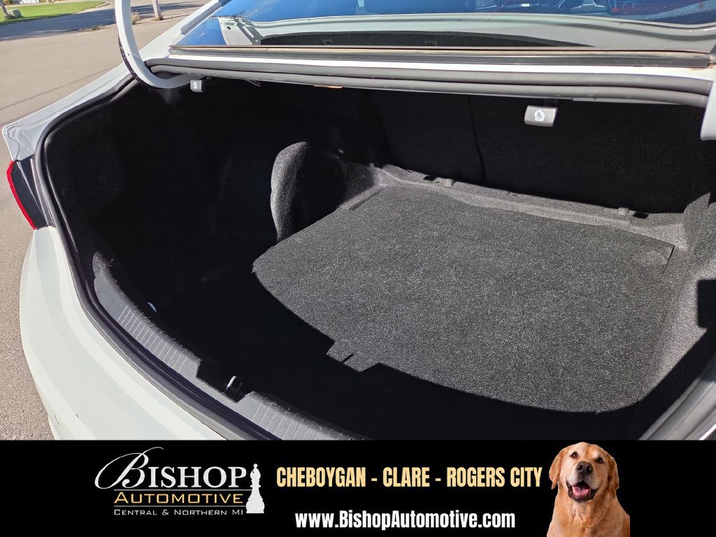 Used 2024 Chevrolet Malibu LT FWD image 13