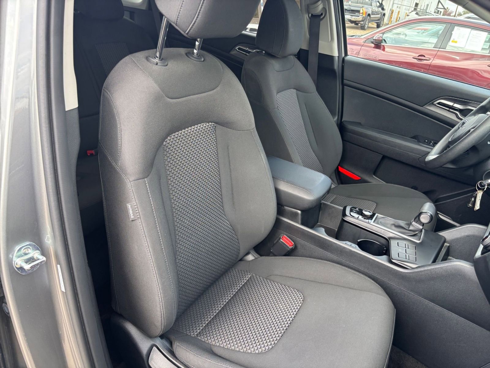 Used 2025 Kia Sportage LX image 35