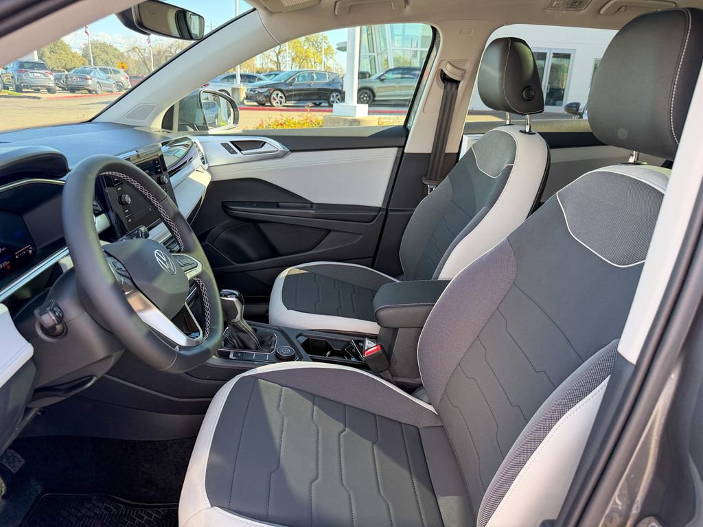 New 2026 Volkswagen Taos SE image 12