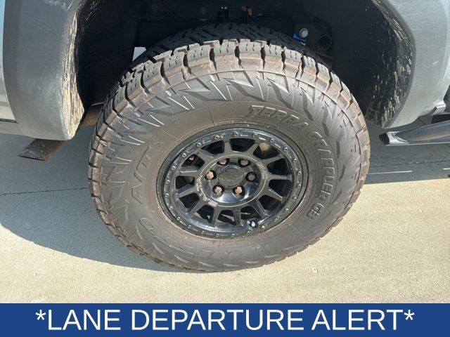 Used 2024 GMC Canyon AT4X w/ AT4X AEV Edition image 6