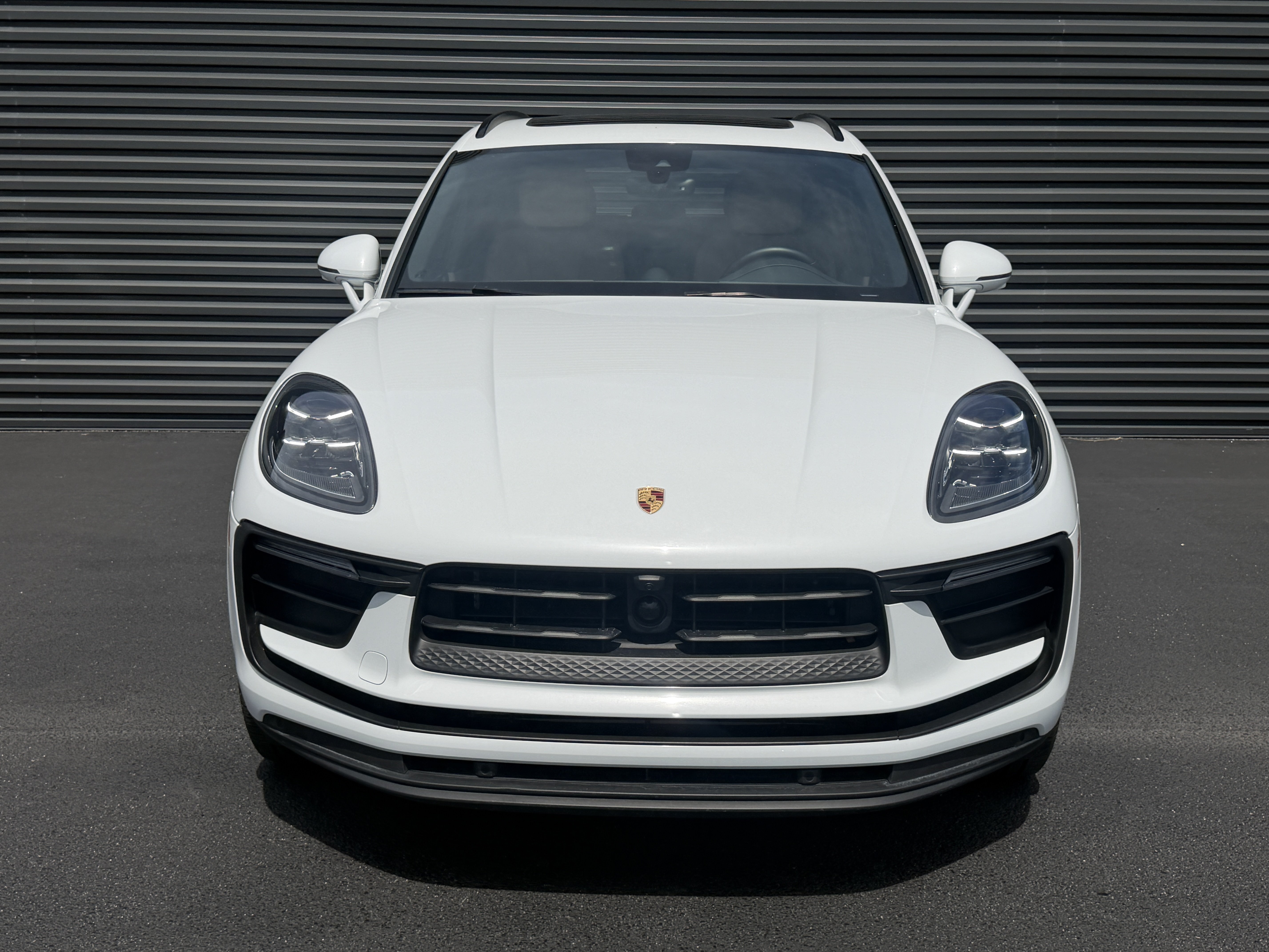 Certified 2024 Porsche Macan AWD/4WD image 6