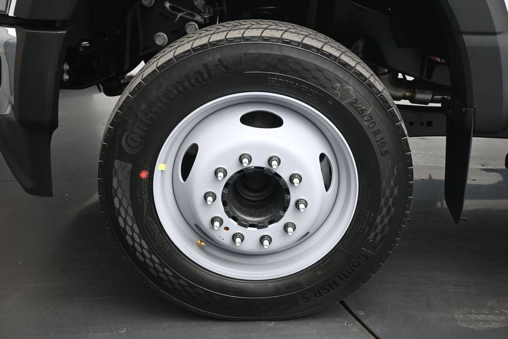 New 2026 Ford F550 2WD Regular Cab Super Duty image 18