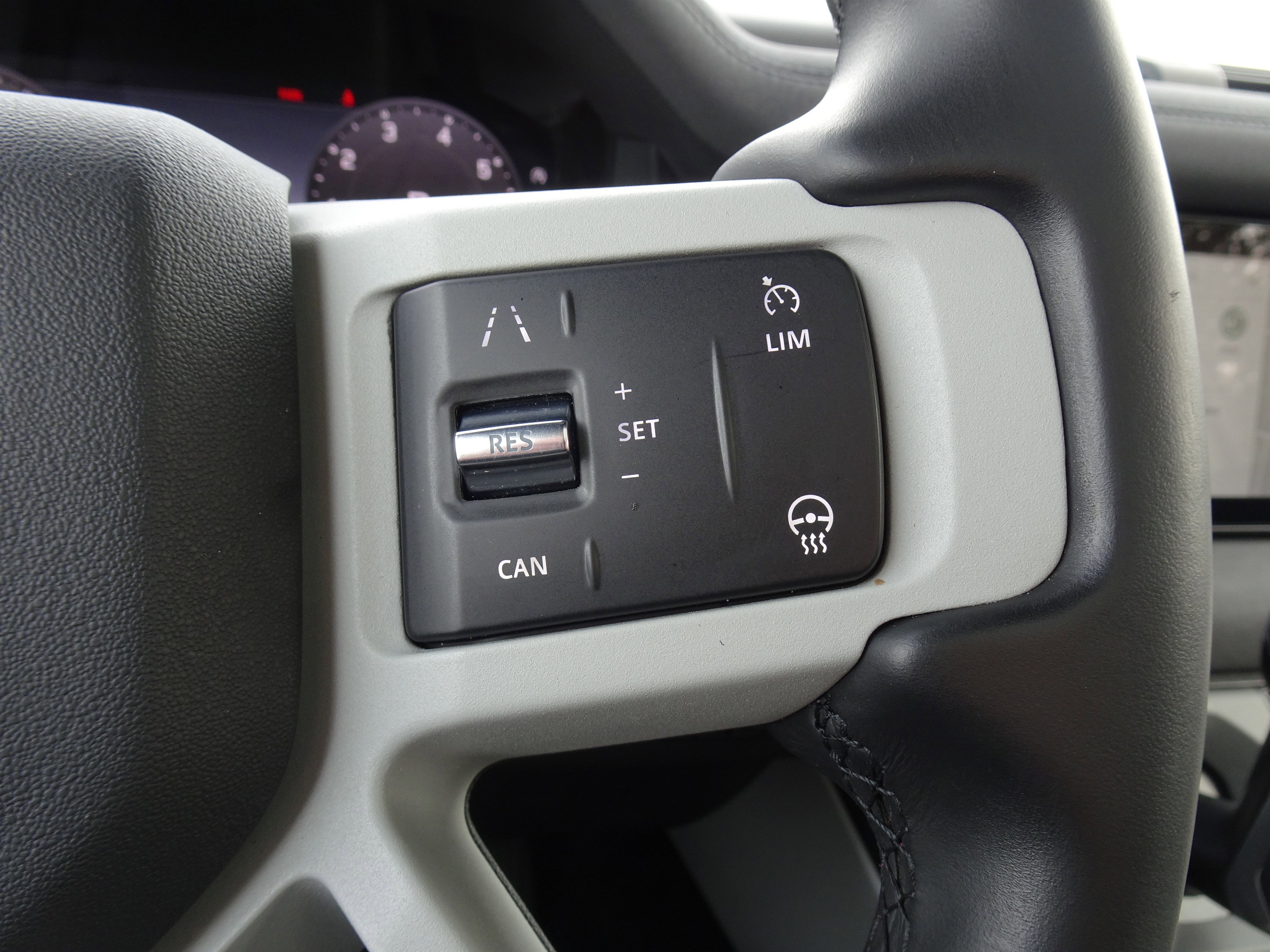 Certified 2023 Land Rover Defender 90 X-Dynamic SE image 30