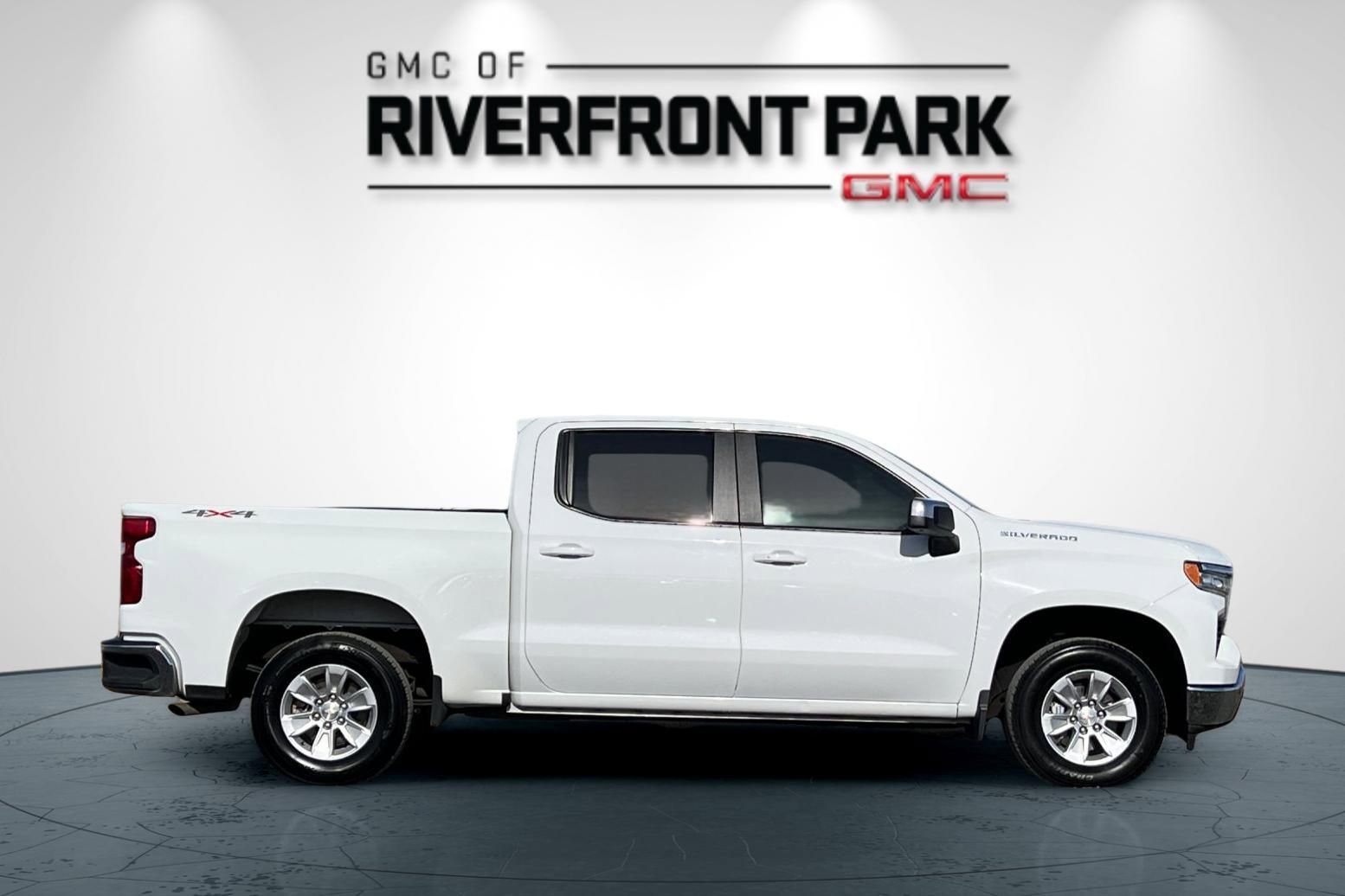 Used 2025 Chevrolet Silverado 1500 LT AWD/4WD image 2